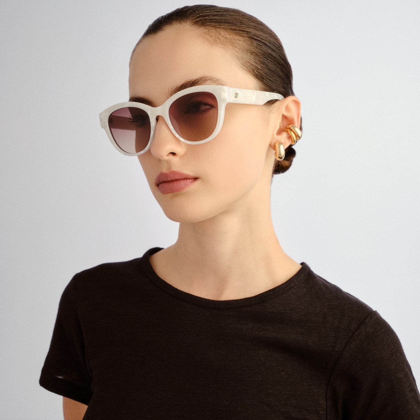 Majestic White Marble Female Round Sunglasses | Le Specs