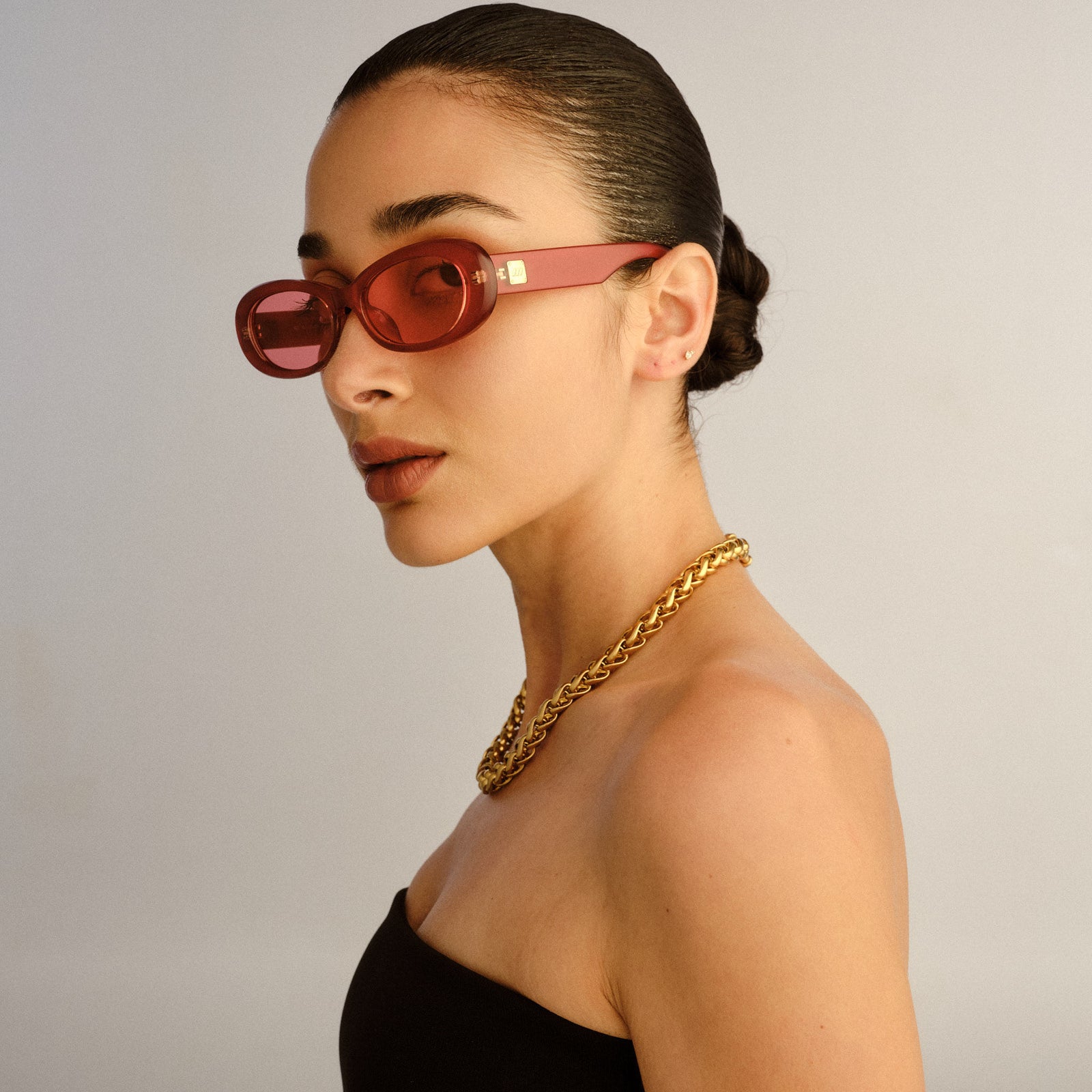 Hey Ya + Scarlett Pearl Female Oval Sunglasses | Le Specs