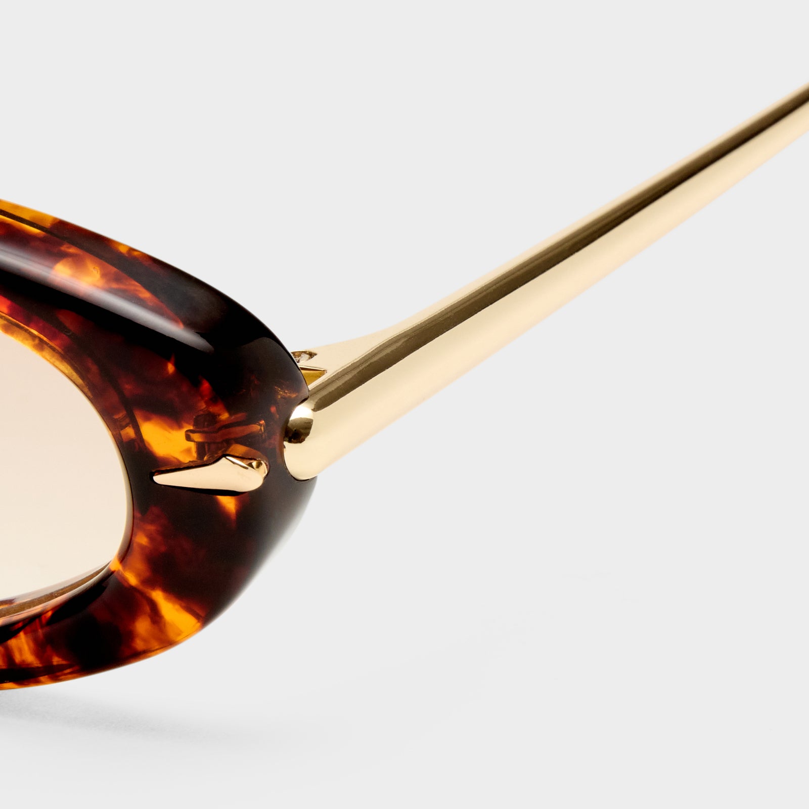 Numero Doce Mottled Tort Female Oval Sunglasses | Le Specs