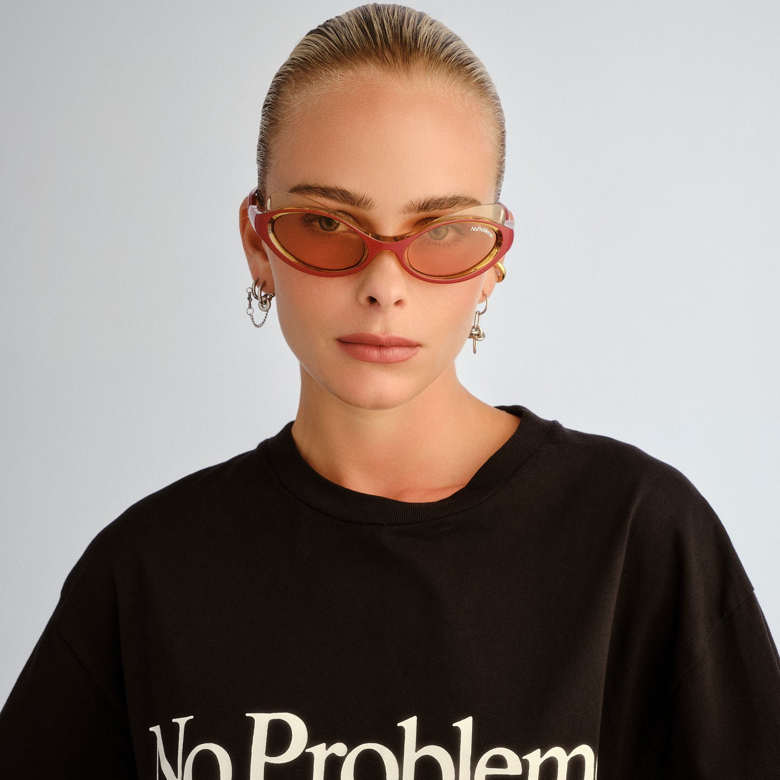 Lyra Bright Red Uni-Sex Oval Sunglasses | Le Specs