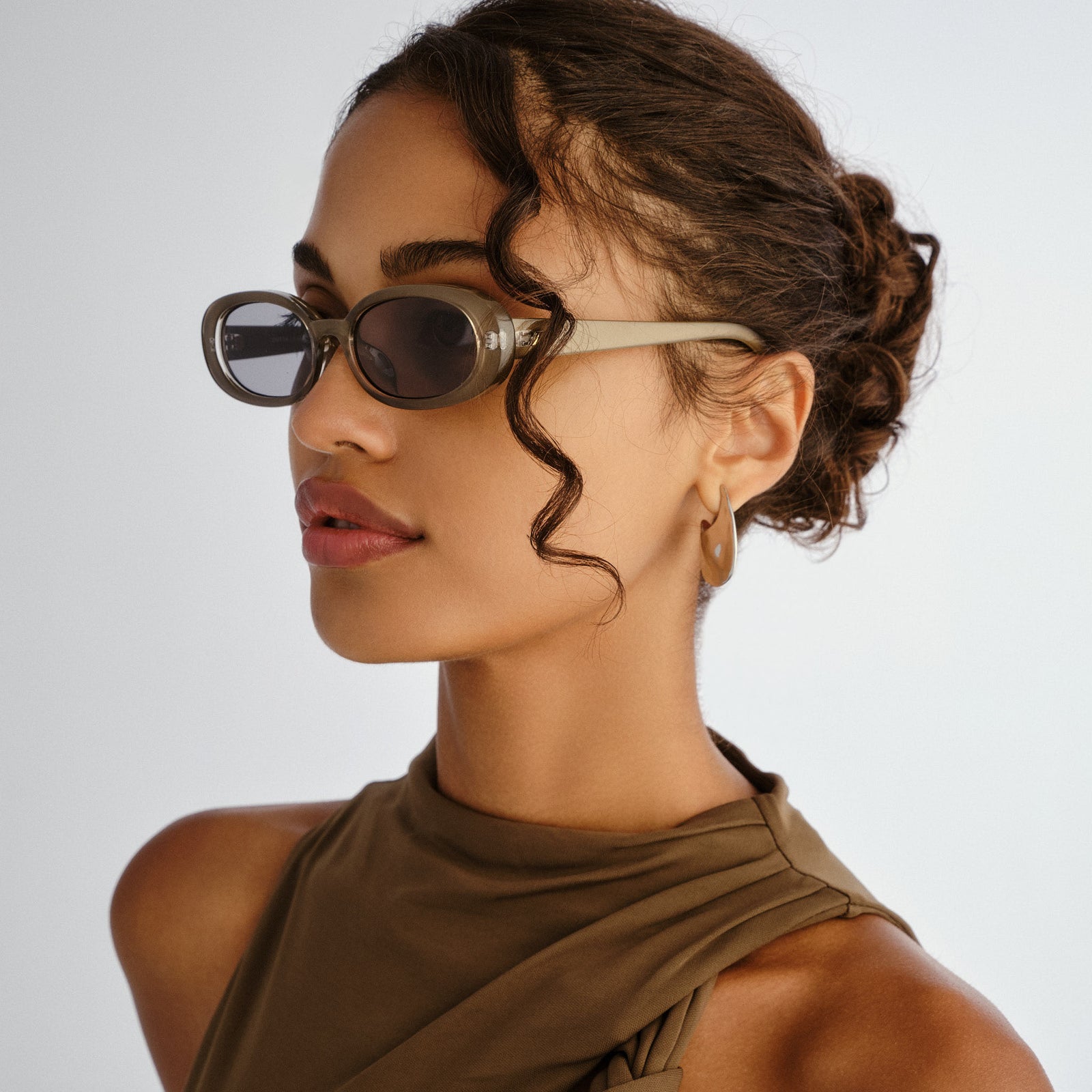Outta Love + Olive Pearl Female Oval Sunglasses | Le Specs