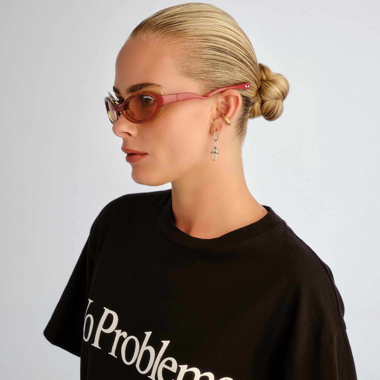 Lyra Bright Red Uni-Sex Oval Sunglasses | Le Specs
