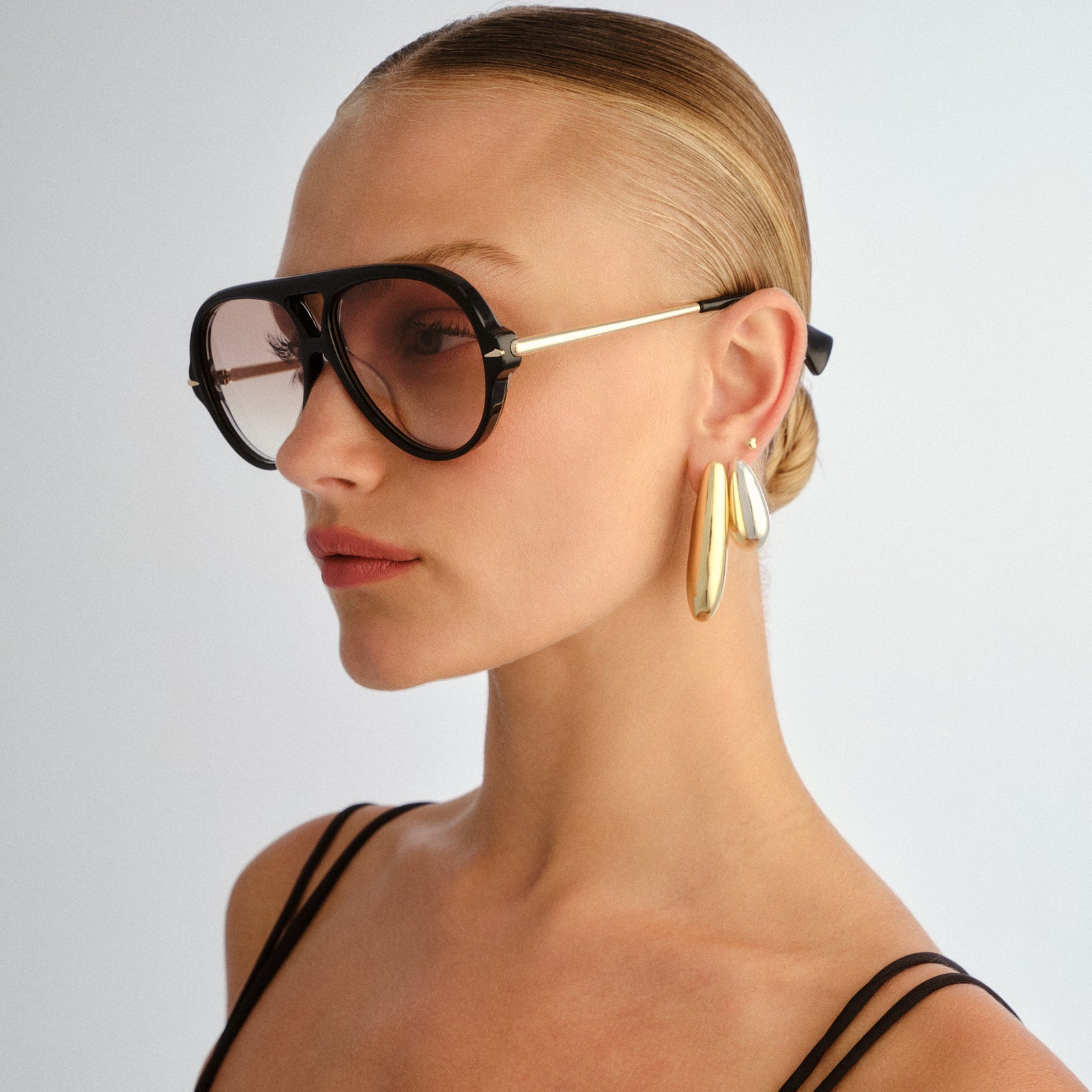 Numero Once Obsidian Black Female Aviator Sunglasses | Le Specs