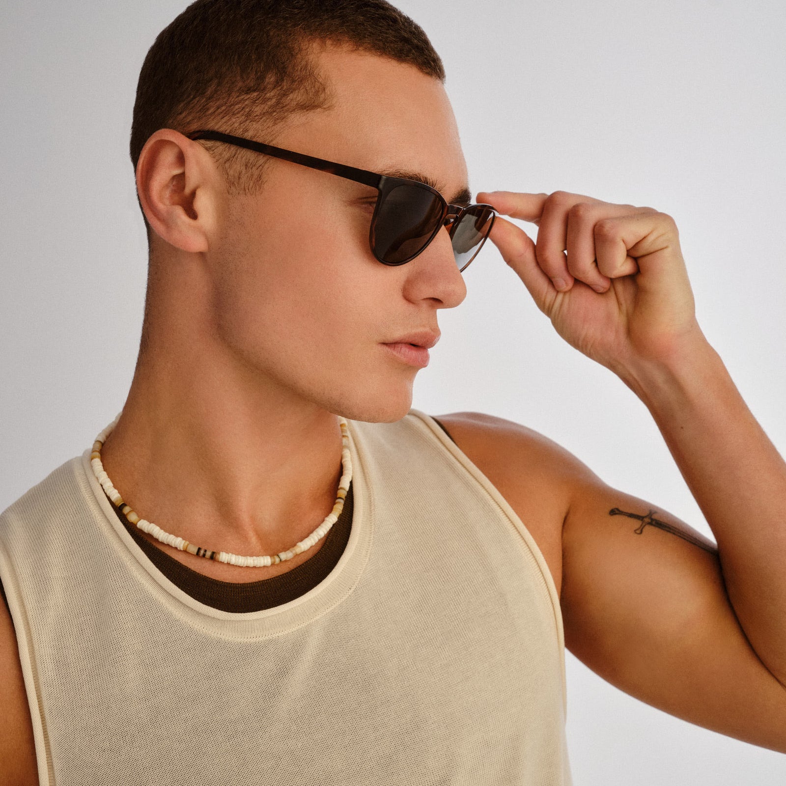 Invincible Tort Uni-Sex Round Sunglasses | Le Specs