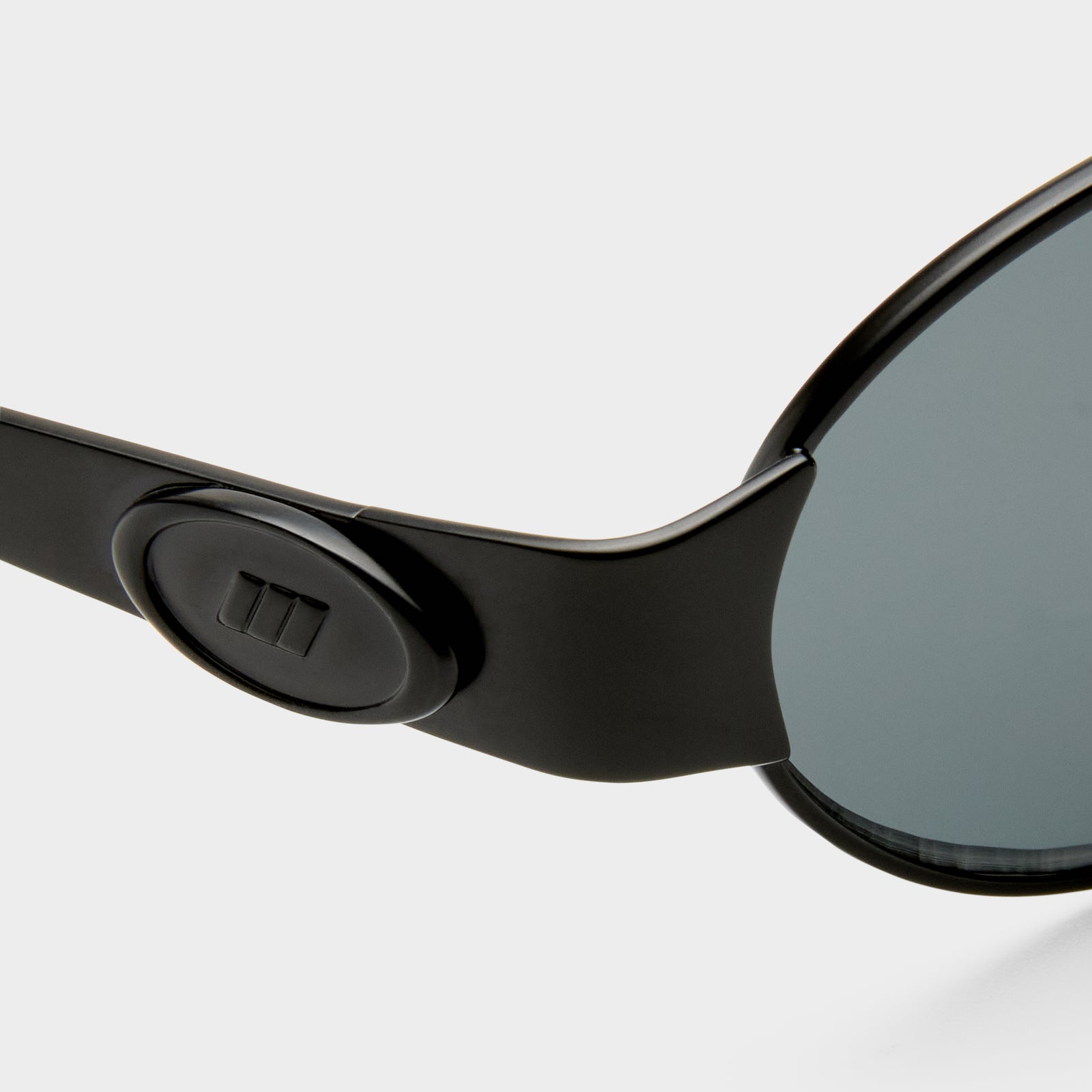 Frostbite Matte Black Uni-Sex Oval Sunglasses | Le Specs