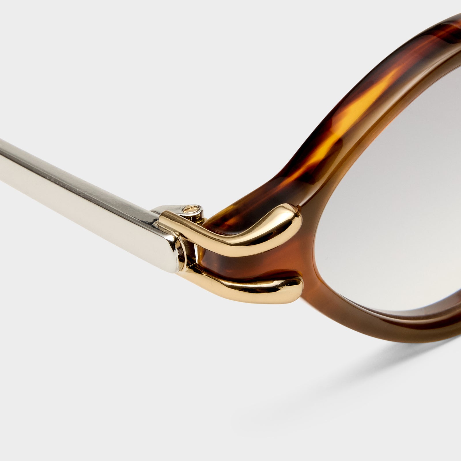 Numero Trece Teak Female Oval Sunglasses | Le Specs