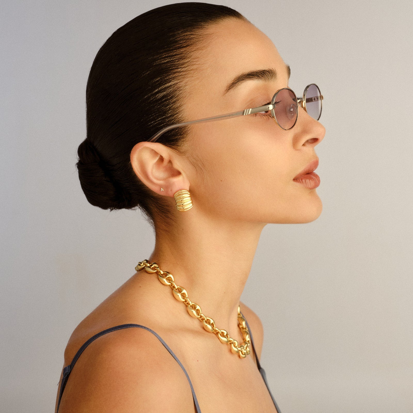 Icicle Silver Uni-Sex Oval Sunglasses | Le Specs