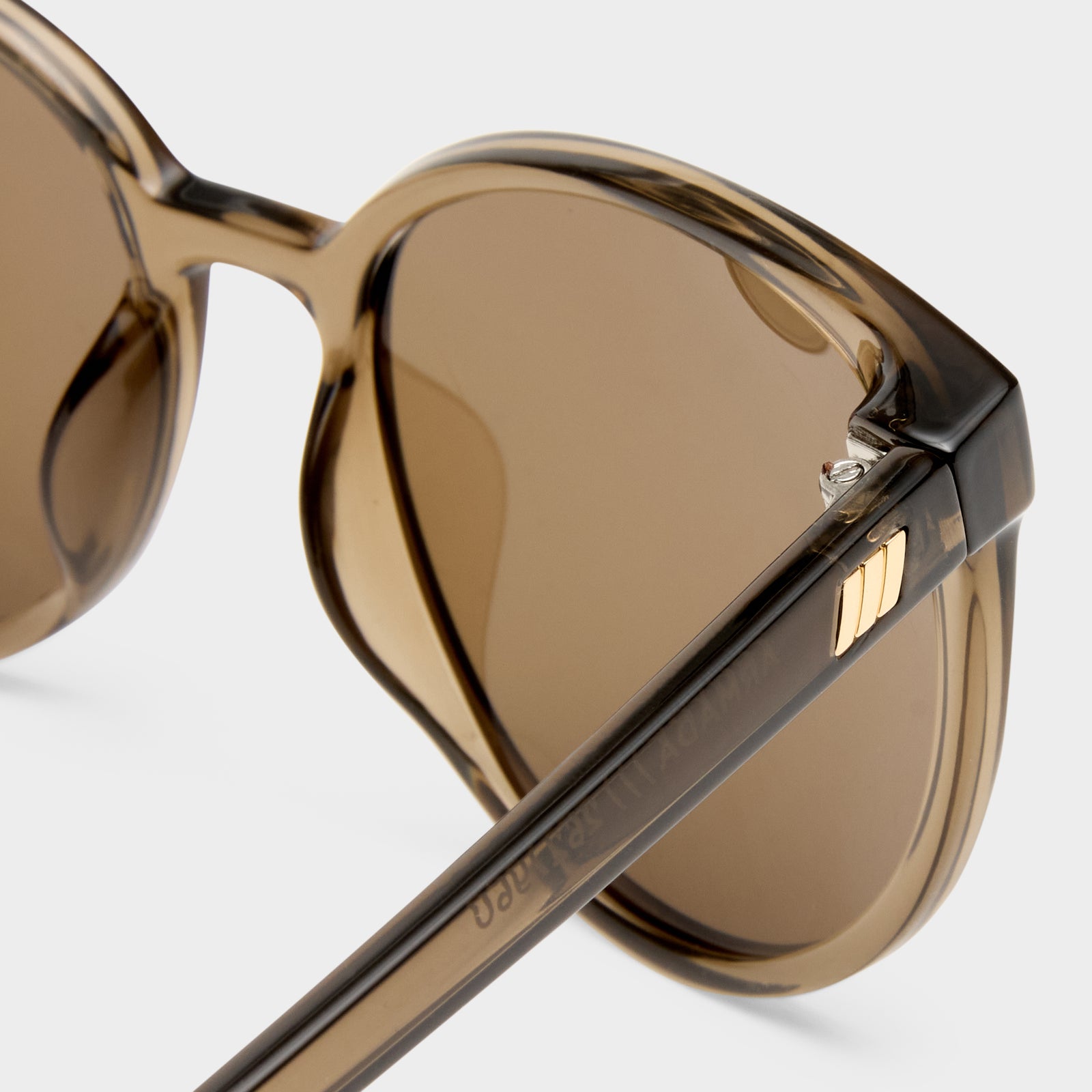 Armada Cocoa Female Round Sunglasses | Le Specs