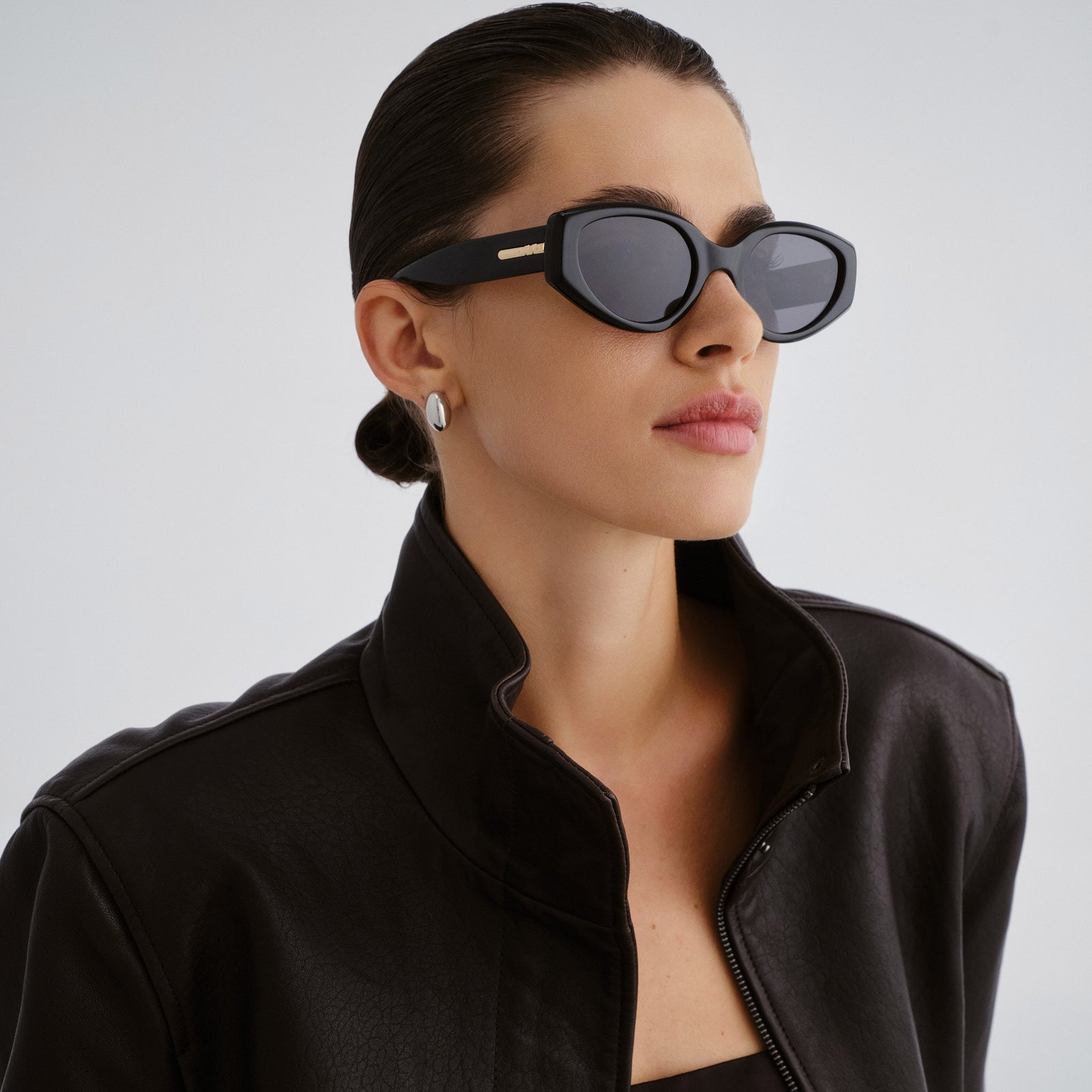 Fevered + Black Female Oval Sunglasses | Le Specs