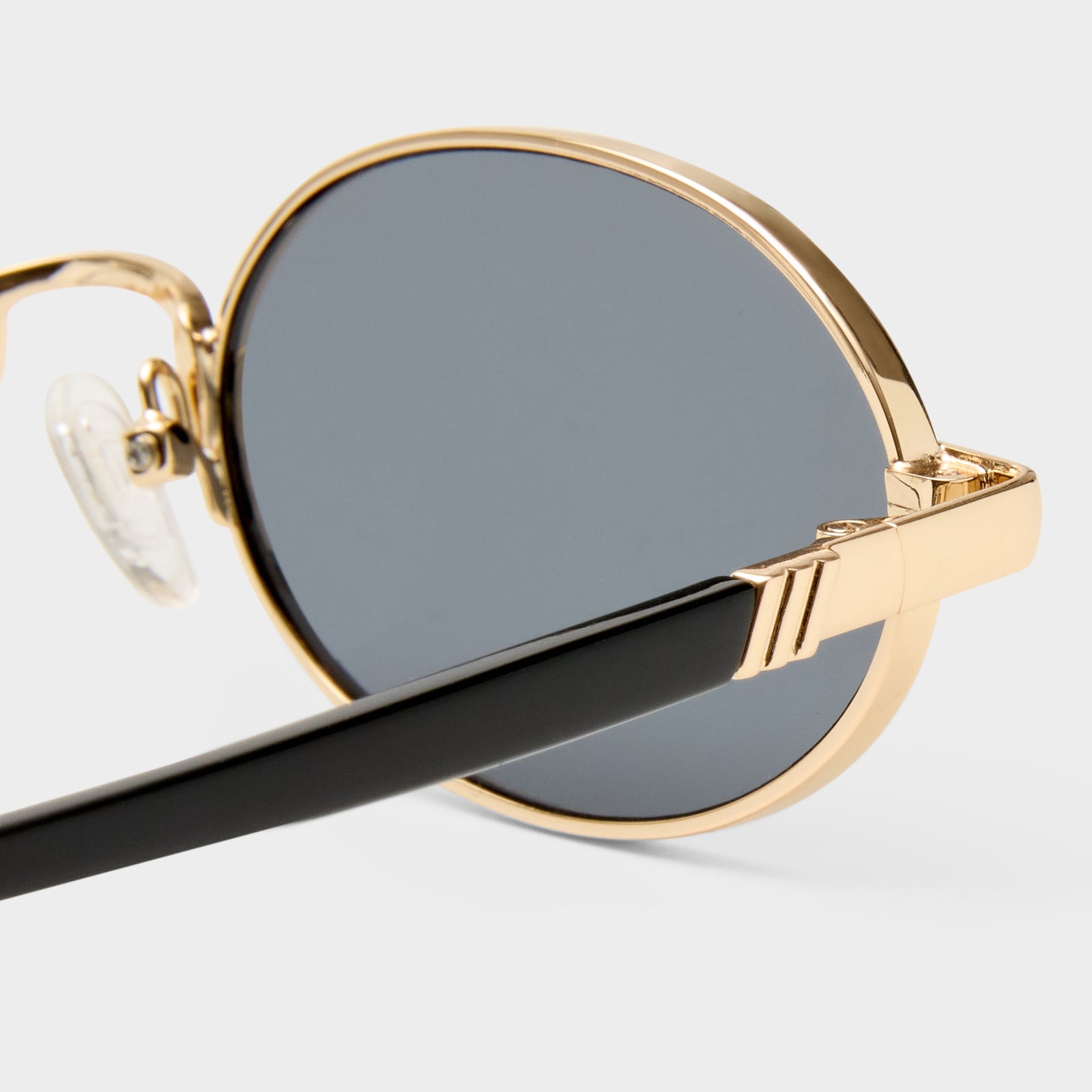 Icicle Bright Gold Uni-Sex Oval Sunglasses | Le Specs