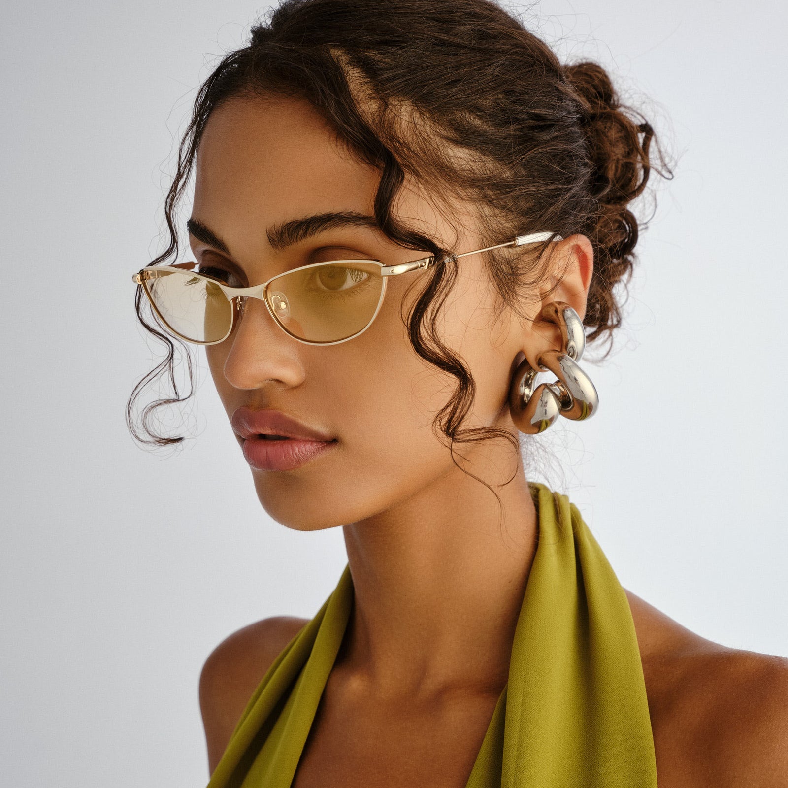 Thorned Gold Uni-Sex Oval Sunglasses | Le Specs