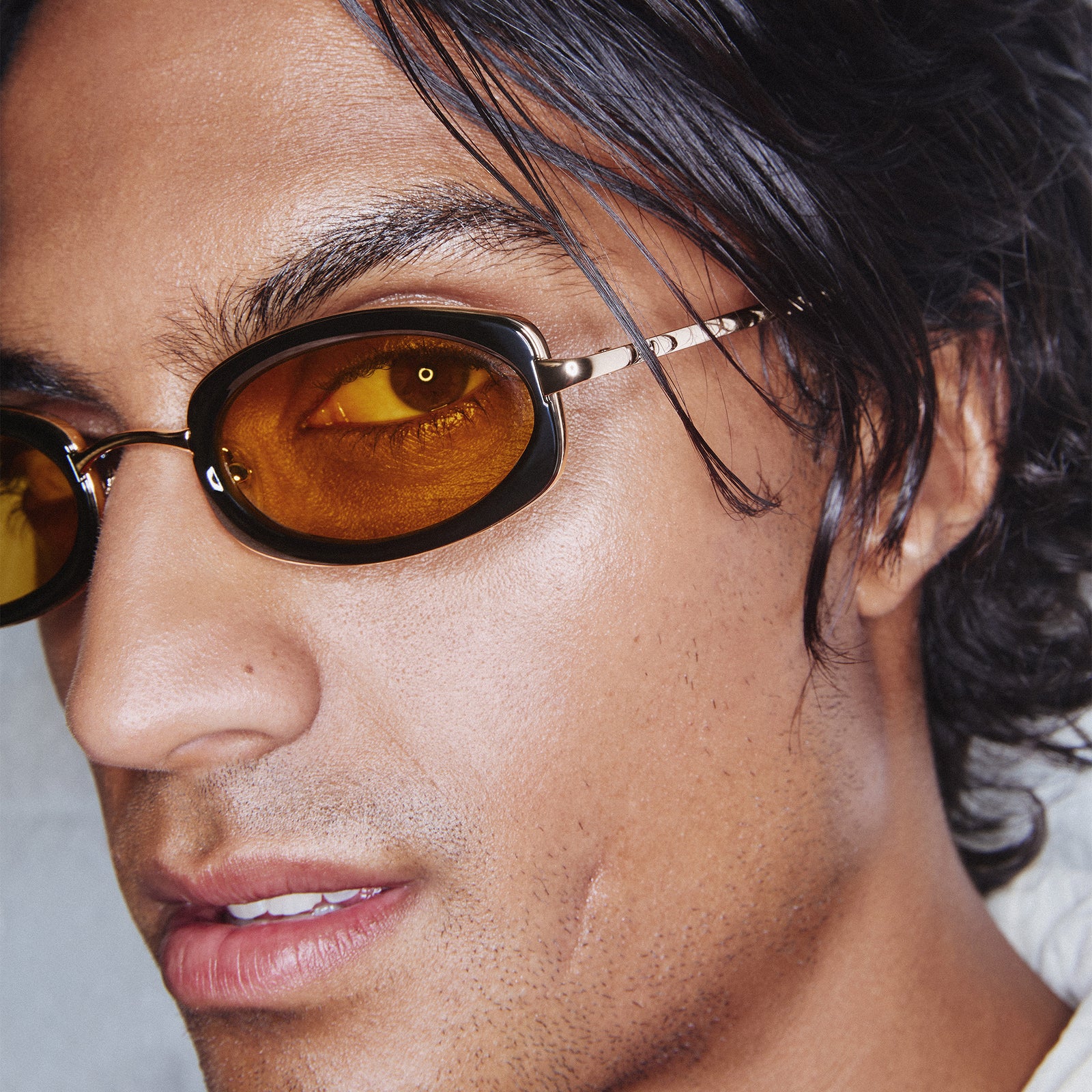 Mecharo Gold Black Uni-Sex Oval Sunglasses | Le Specs