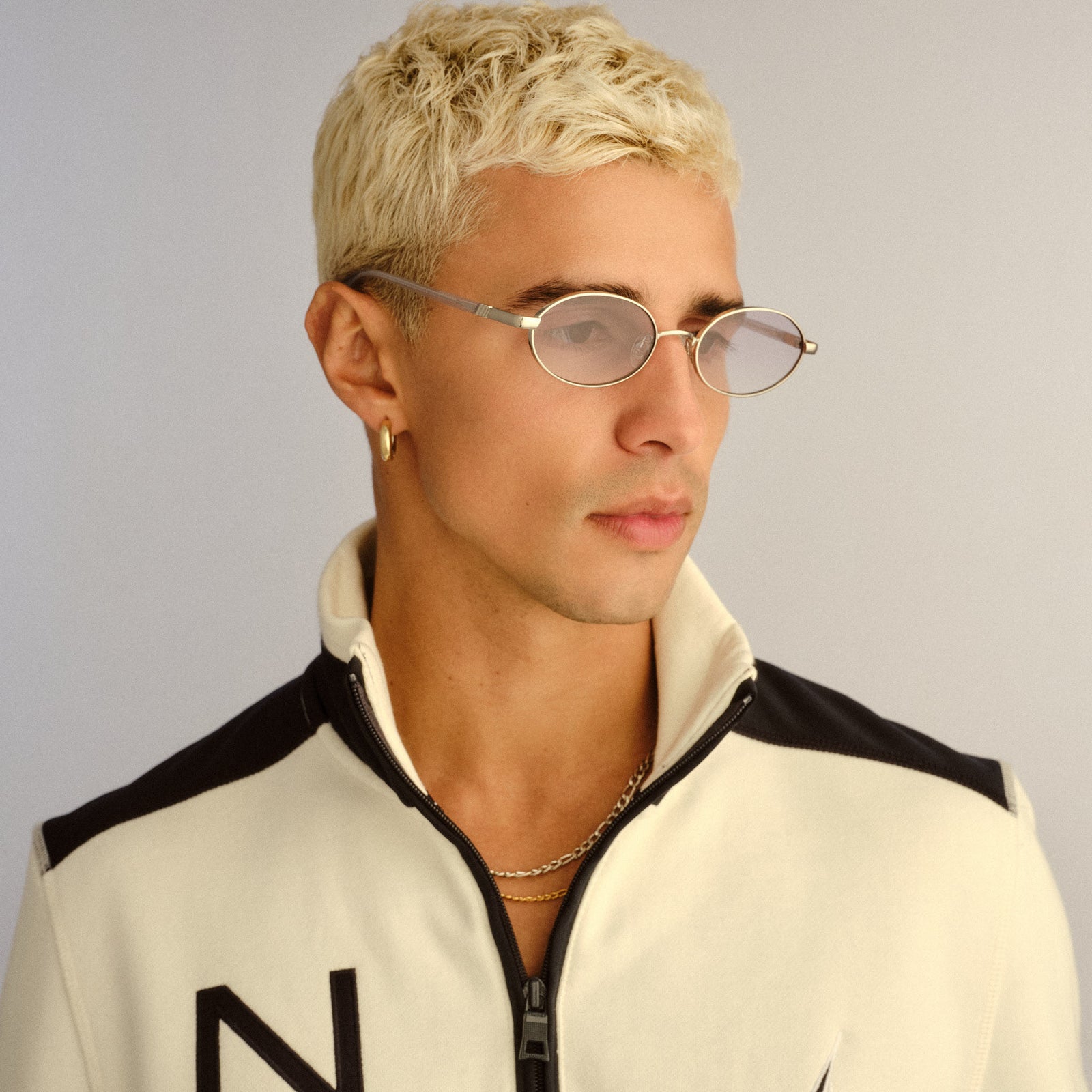 Icicle Silver Uni-Sex Oval Sunglasses | Le Specs