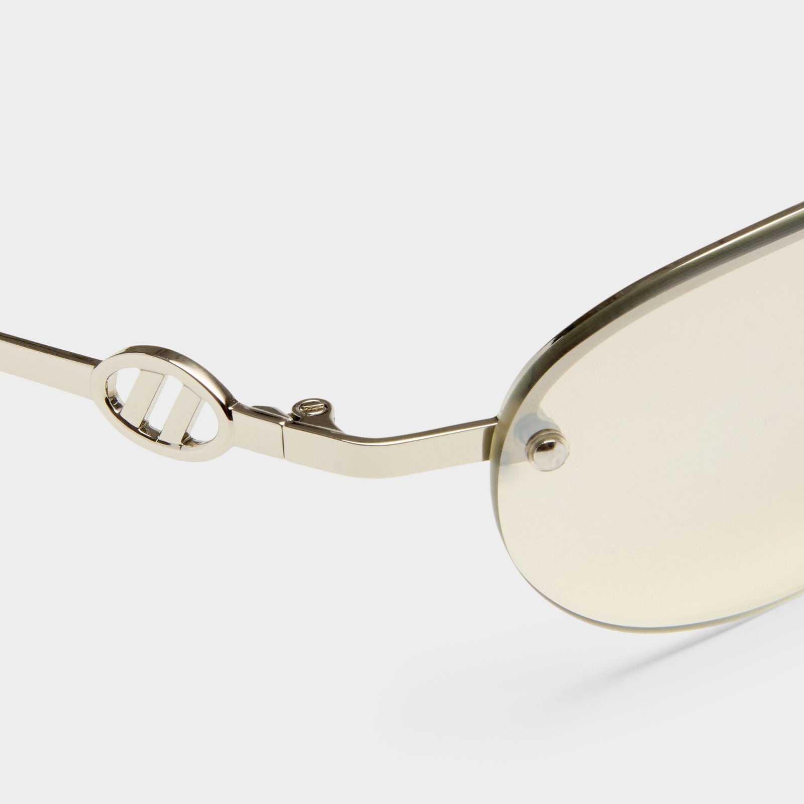 Slinky Silver Female Oval Sunglasses | Le Specs