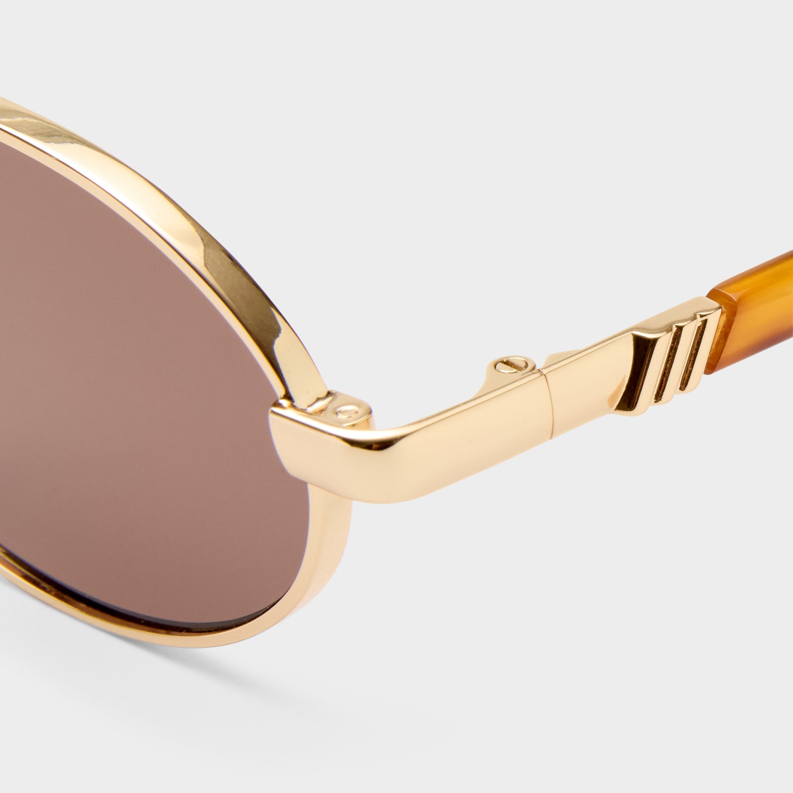 Icicle Bright Gold Uni-Sex Oval Sunglasses | Le Specs