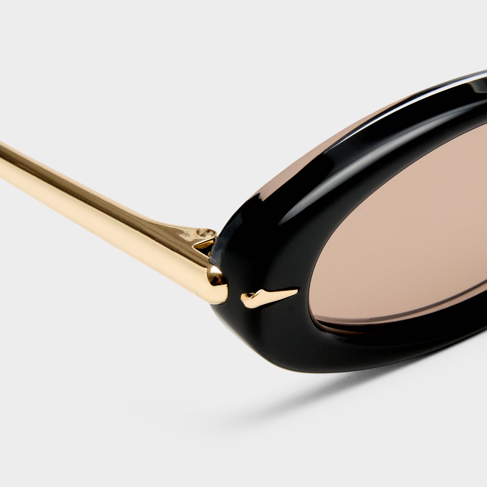 Numero Doce Obsidian Black Female Oval Sunglasses | Le Specs