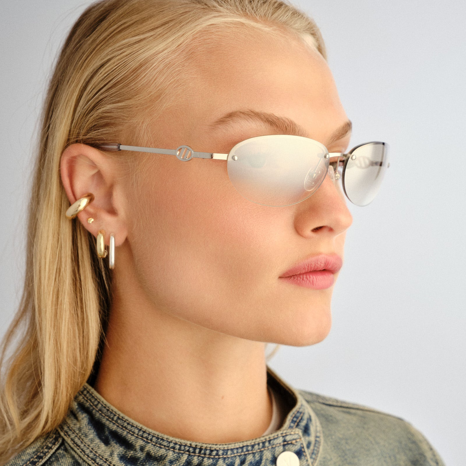 Slinky Silver Female Oval Sunglasses | Le Specs