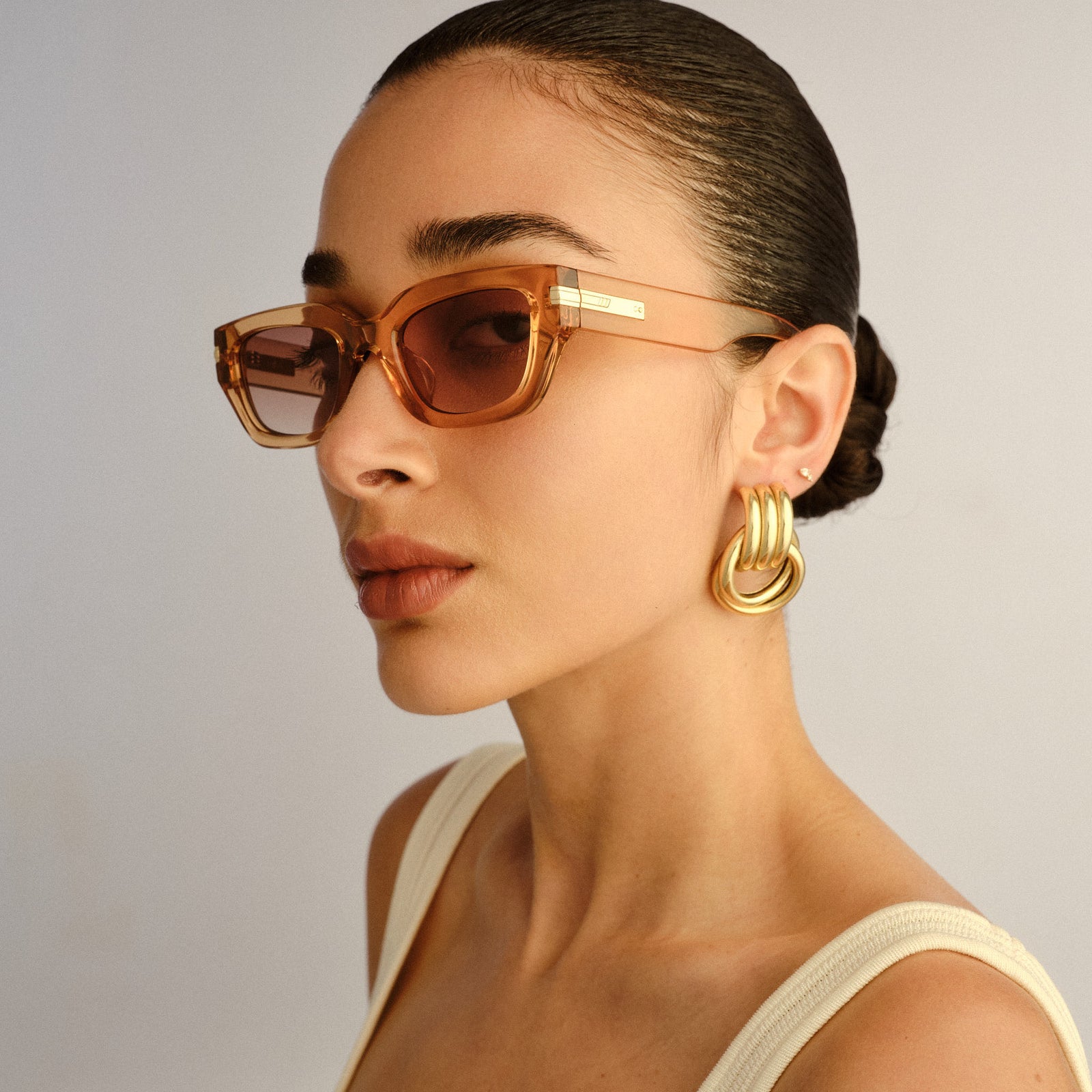 Cubito + Sand Female D-Frame Sunglasses | Le Specs