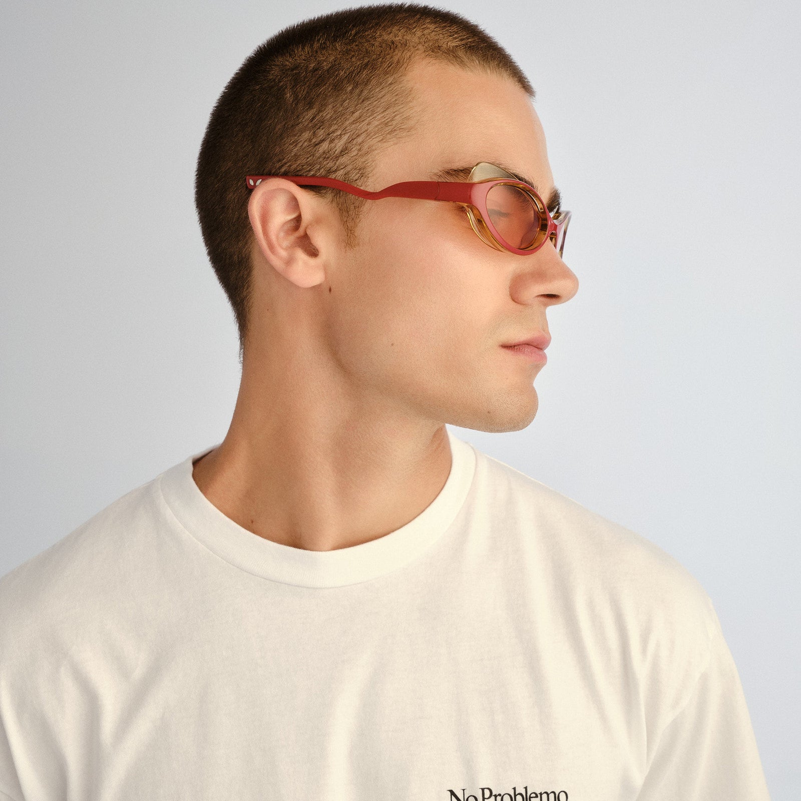 Lyra Bright Red Uni-Sex Oval Sunglasses | Le Specs