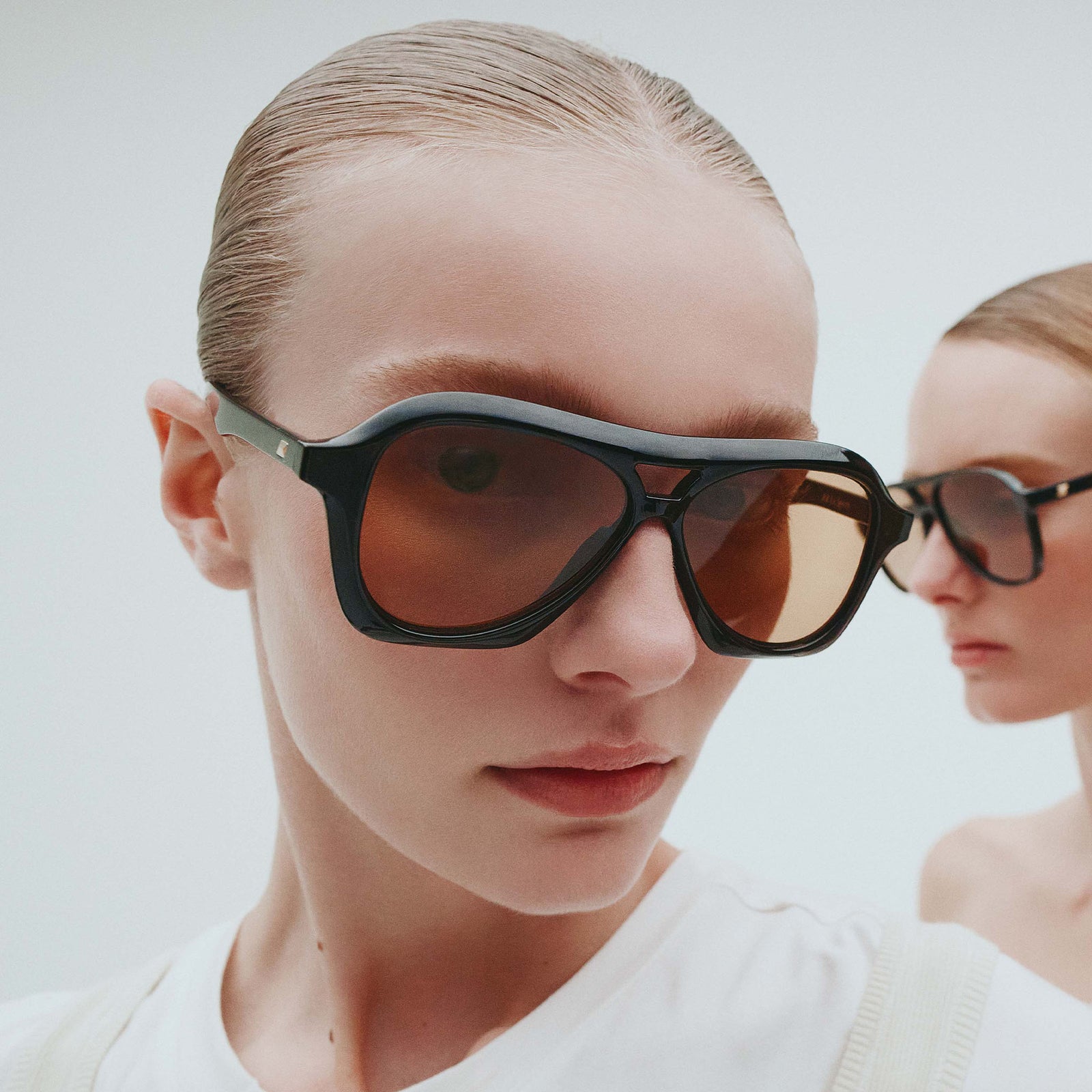 Drizzle Black Uni-Sex Aviator Sunglasses | Le Specs