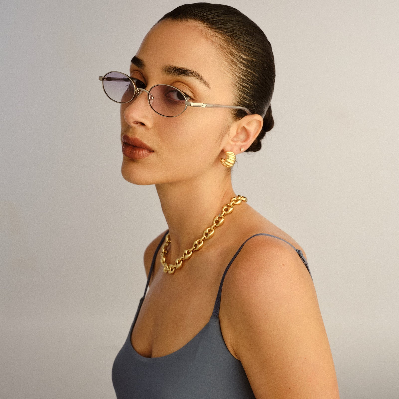 Icicle Silver Uni-Sex Oval Sunglasses | Le Specs