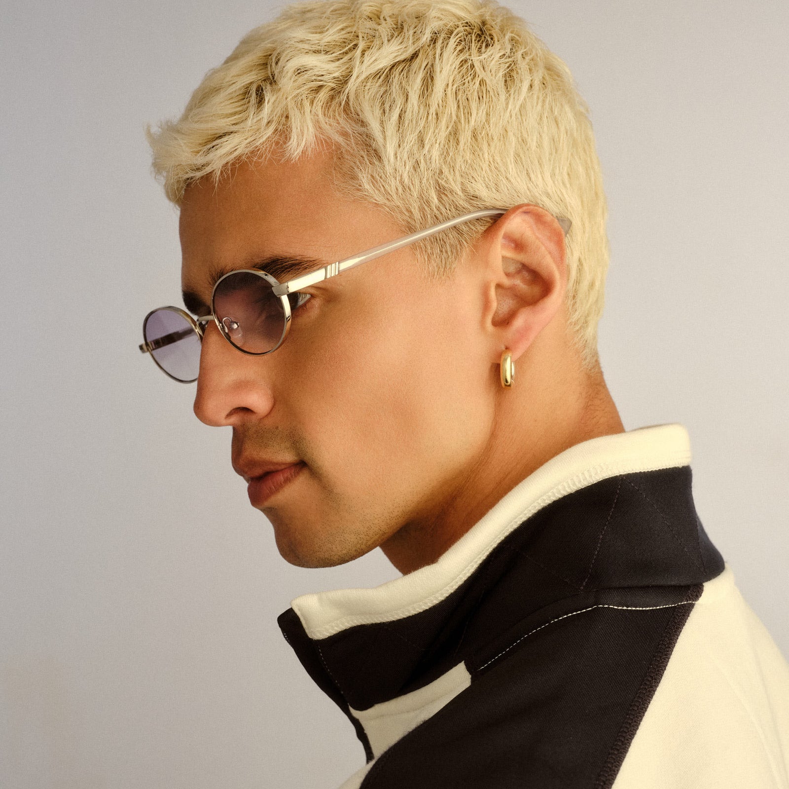 Icicle Silver Uni-Sex Oval Sunglasses | Le Specs