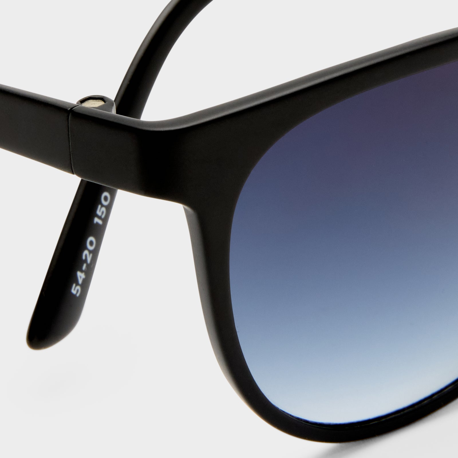 Invincible Matte Black Uni-Sex Round Sunglasses | Le Specs