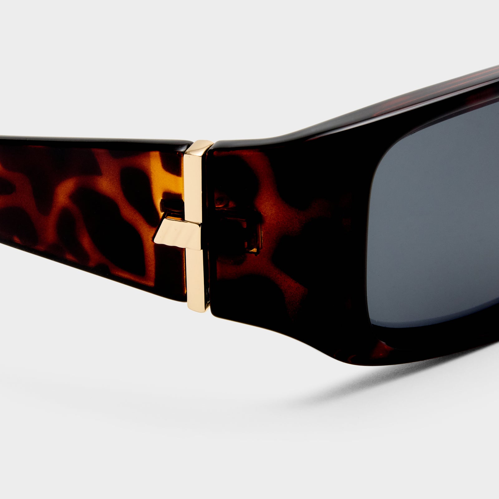 Du Jour Tortoiseshell Uni-Sex Wrap Sunglasses | Le Specs