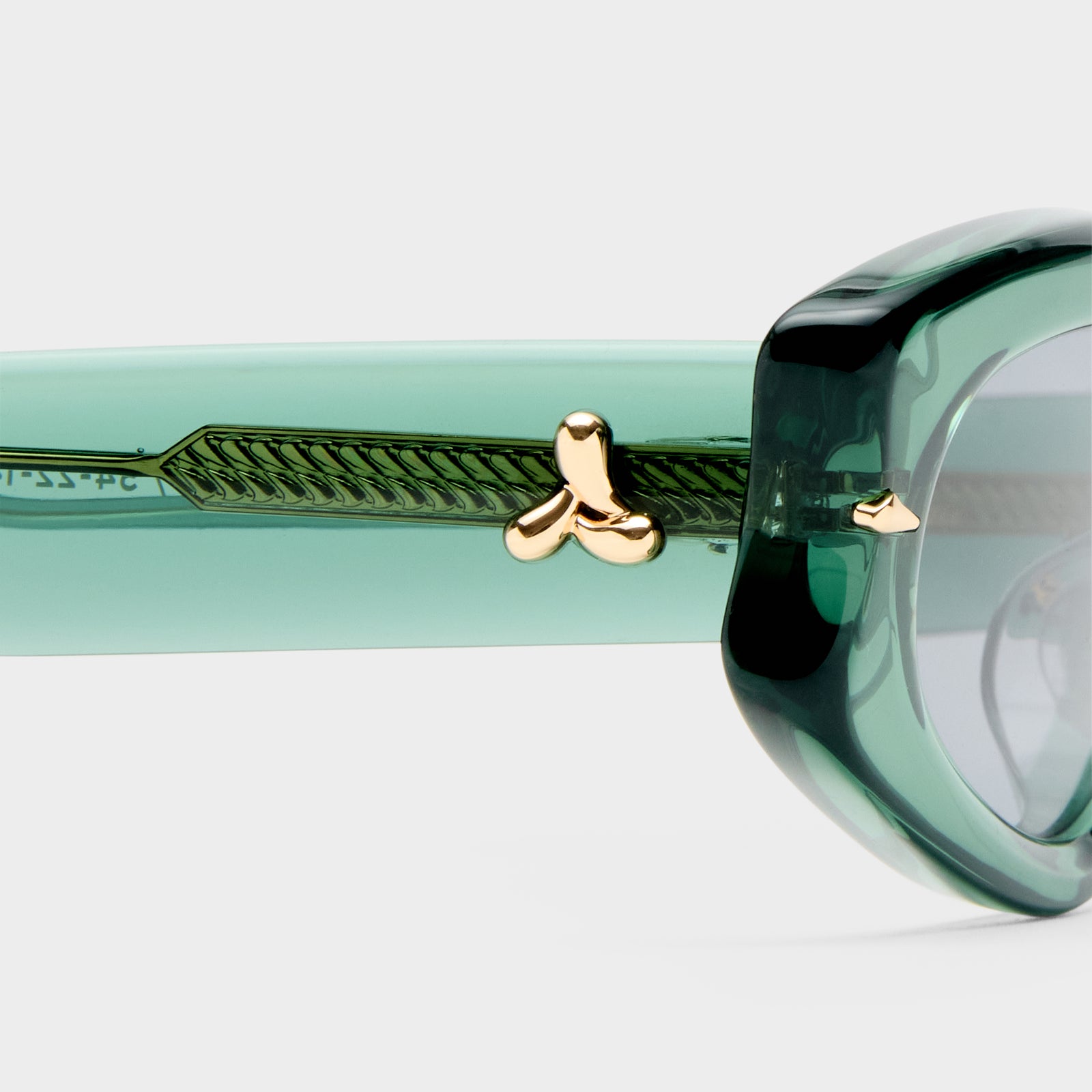 Lunar Sage Green Female Oval Sunglasses | Le Specs