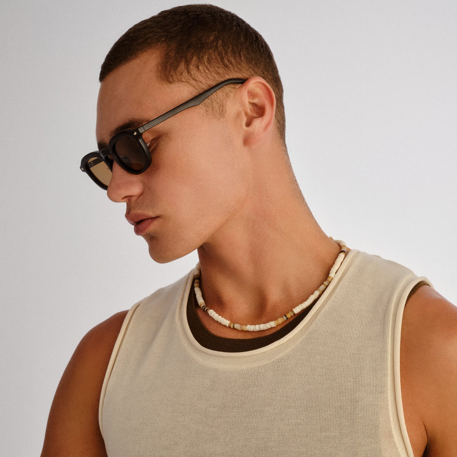Heart Throb Black Uni-Sex Round Sunglasses | Le Specs