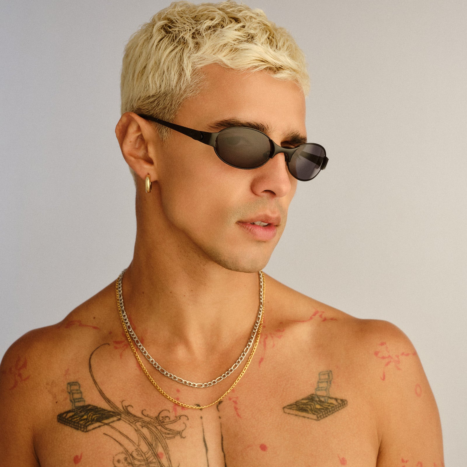 Frostbite Matte Black Uni-Sex Oval Sunglasses | Le Specs